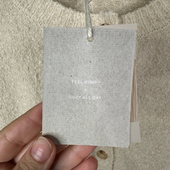Nwt  cozy Women's Cream button down long sleeve cardigan - Picture 6 of 11